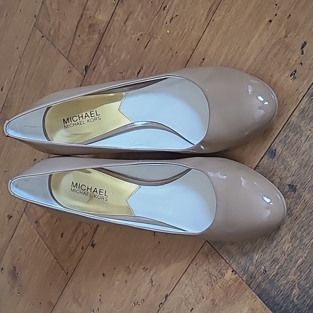 New Michael Kors Flex Pump